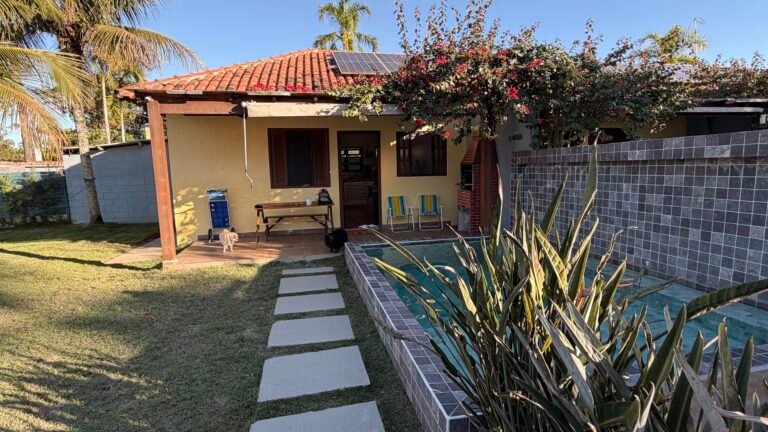 Conhecemos as Casinhas Terõ na Praia de Boracéia