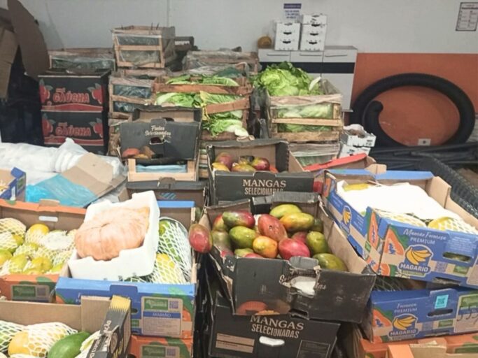 Comerciantes da Ceagesp doam quase 5 toneladas de alimentos para o Jardim Pantanal