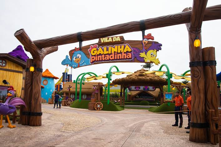 Beto Carrero World inaugura Vila da Galinha Pintadinha