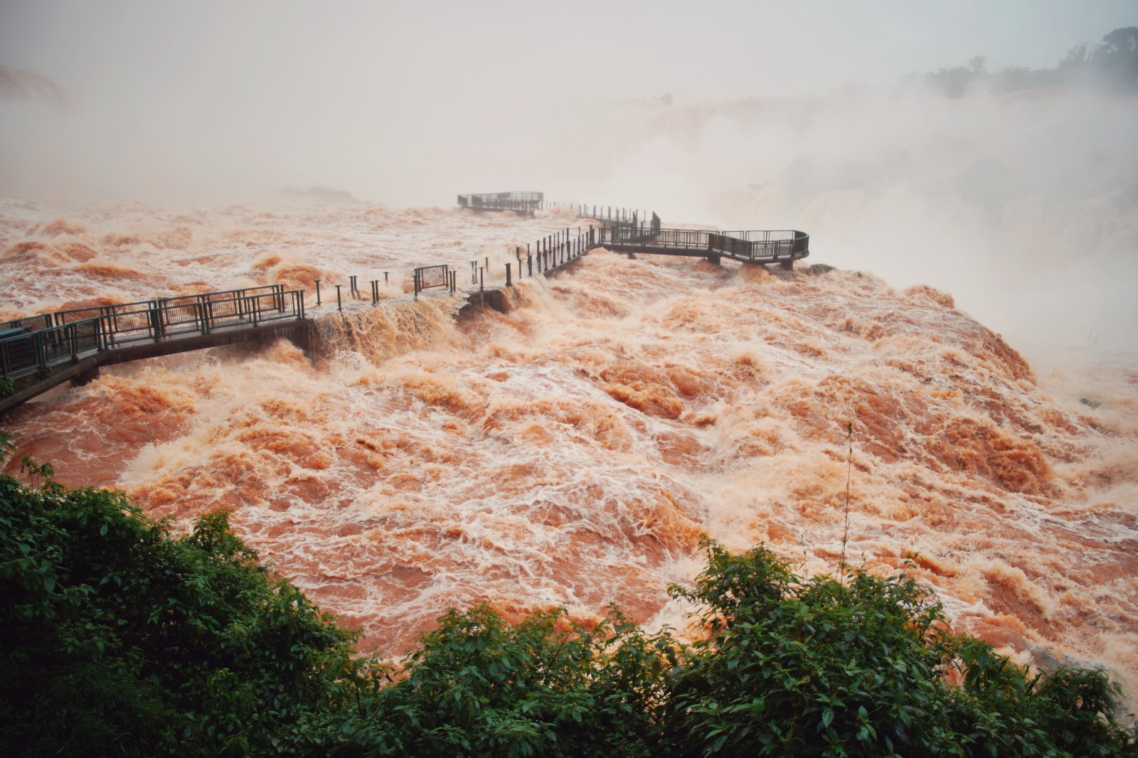 Cataratas do Iguaçu tem vazão dez vezes acima da média histórica
