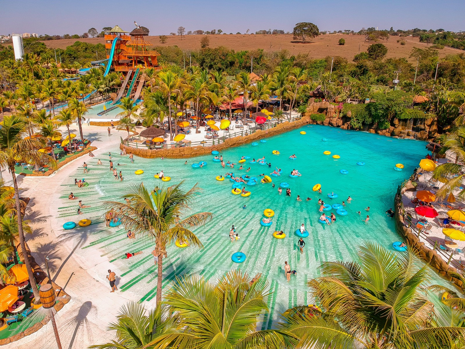 Termas dos Laranjais é o parque aquático mais visitado das Américas e o 3º do mundo